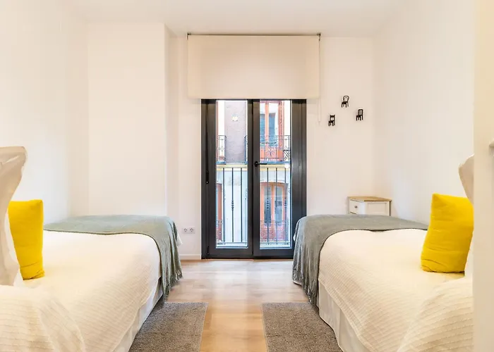 Stylish City Center Retreat For 4 Explore Madrid From Espoz Y Mina